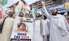 Die Protestler fordern die Todesstrafe für Asia Bibi.