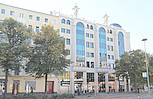 Eine Moschee in Berlin, die zum Stadtbild passt.
